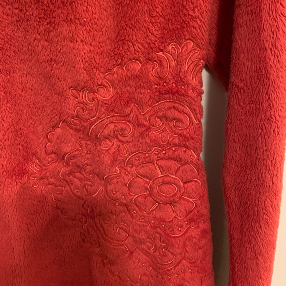 Gorgeous and different fleece pullover - Picture 2 of 5